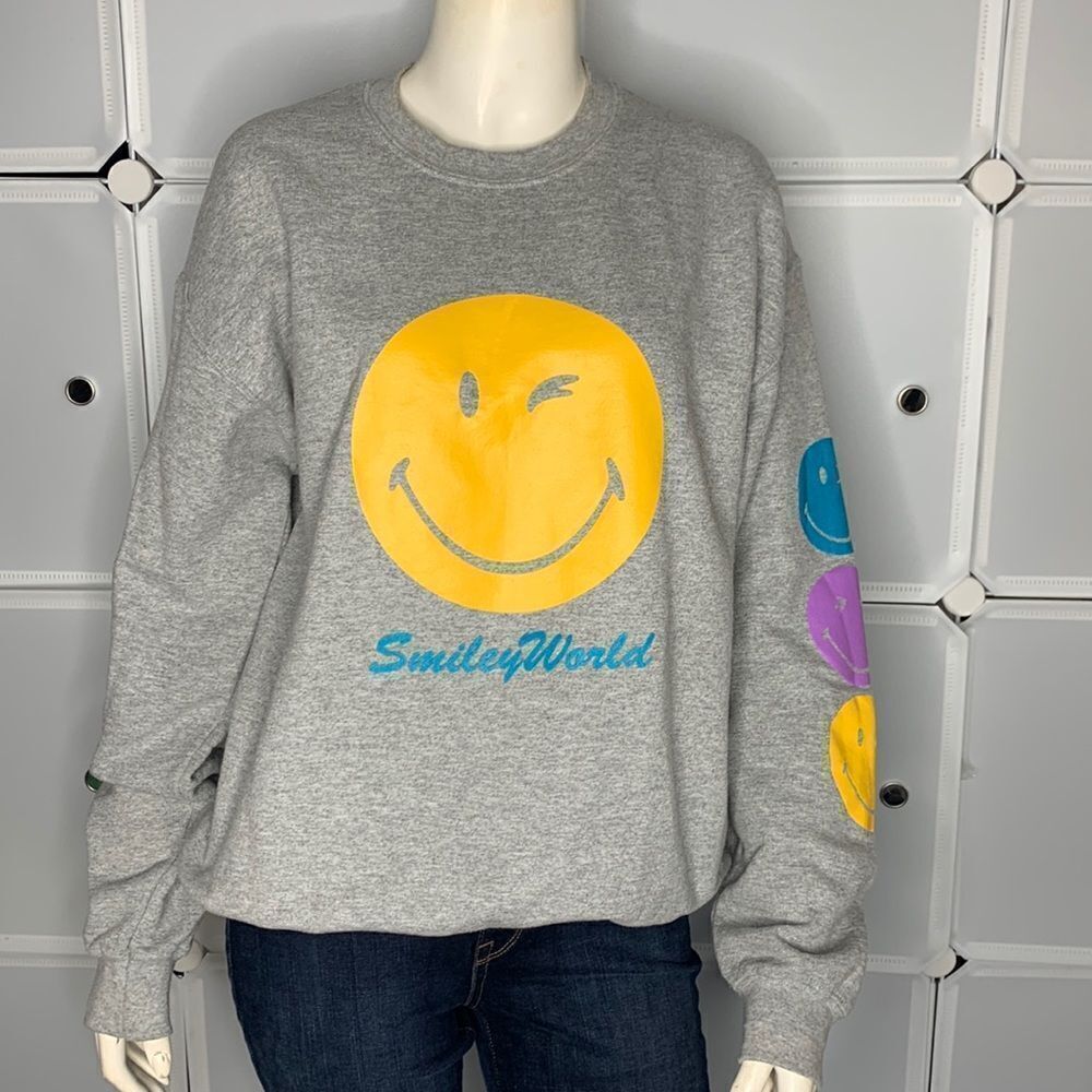 Smiley World Gray Winky Face Pullover Sweatshirt Size Medium